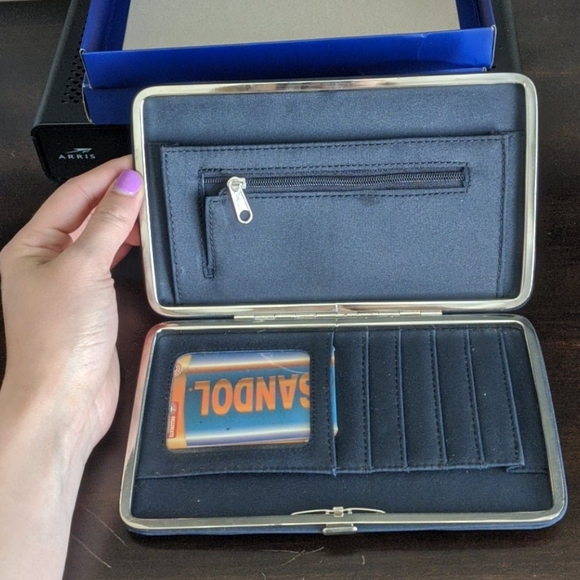 UNC Sports Fan Wallet - Picture 3 of 4